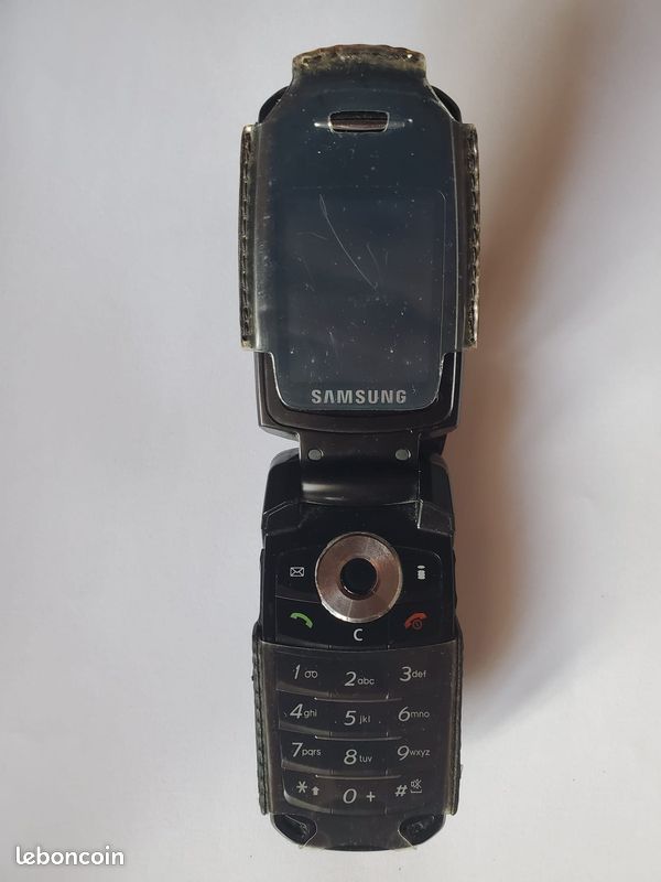 Téléphone portable a clapet Samsung S401i (image 4)