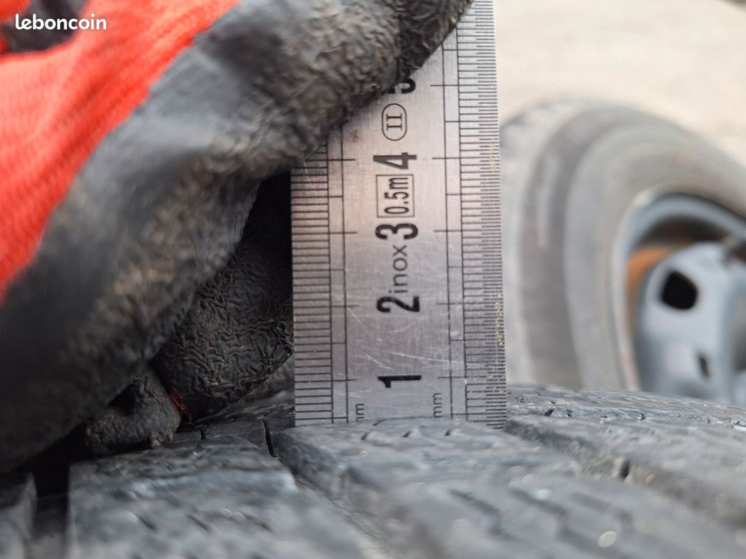 4 Pneus michelin sur jantes 165 70 R14 (image 3)