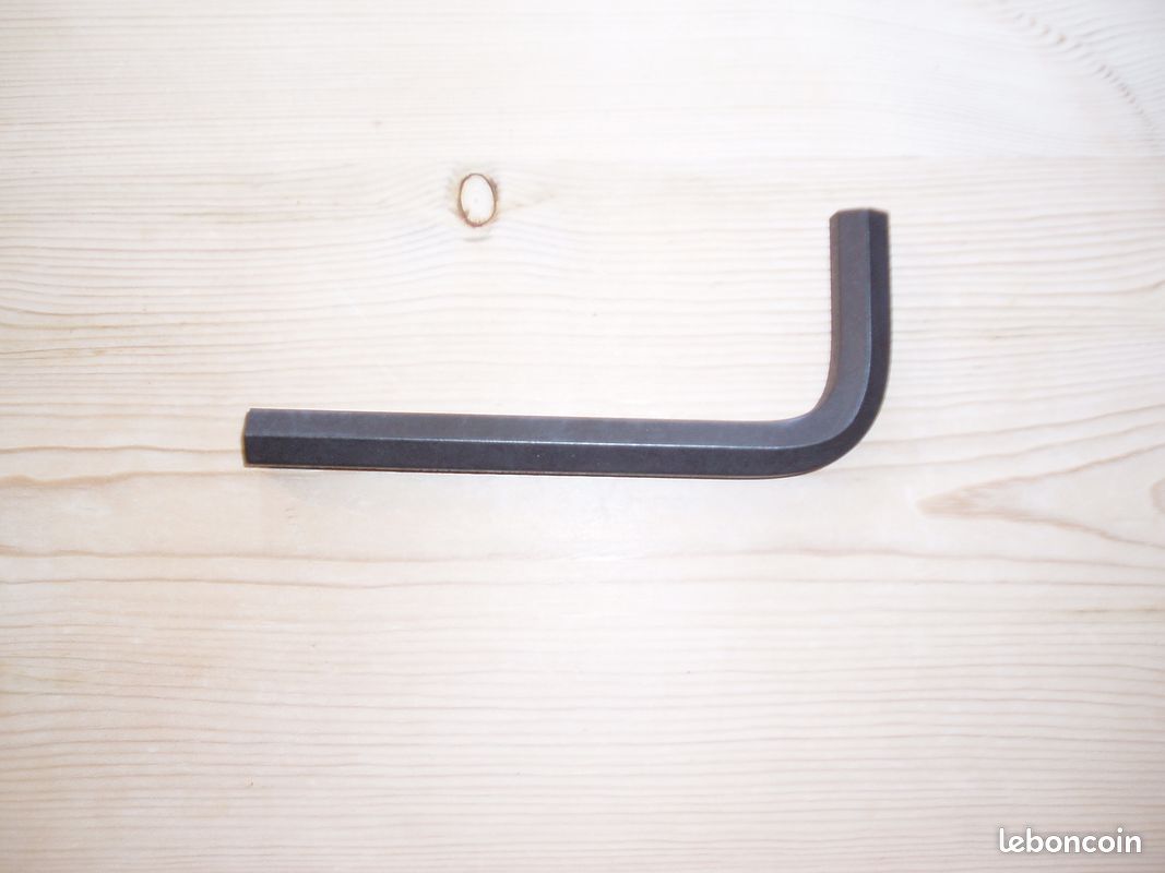Facom Clé Allen 6 pans 12mm bras court BLACK+DECKER (image 1)