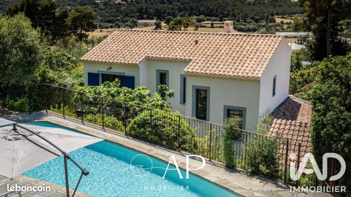 Maison 7 pièces 182 m² · à Carqueiranne · 182 m² · 5 000 €/mois