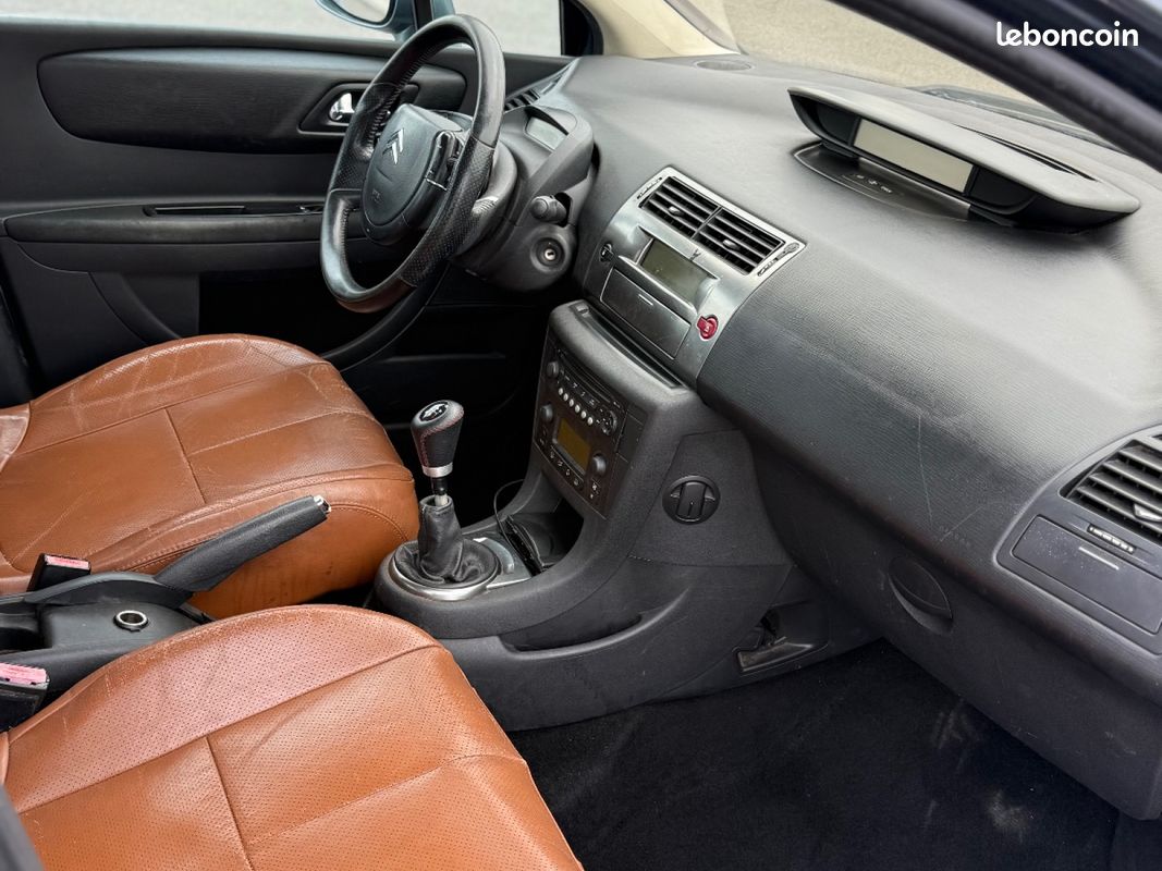 CITROEN C4 C4 HDi 110 FAP So Chic (image 14)