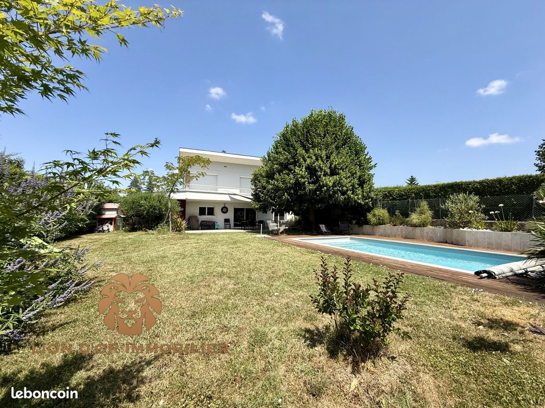 Maison 6 pièces 174 m² · à Fontaines-Saint-Martin · 174 m² · 2 500 €