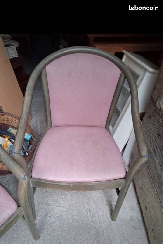 Deux chaises anciennes roses (image 1)