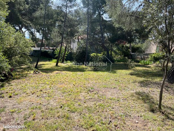 Terrain 715 m² SAUSSET LES PINS