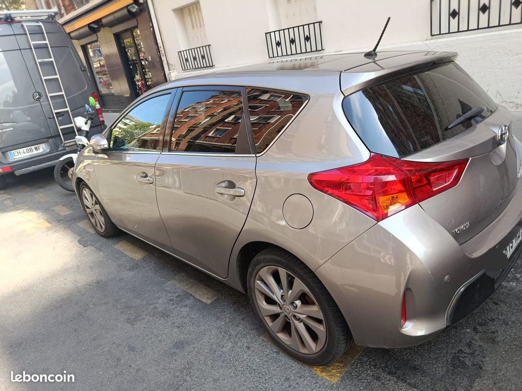 Toyota Auris 2013 (image 3)