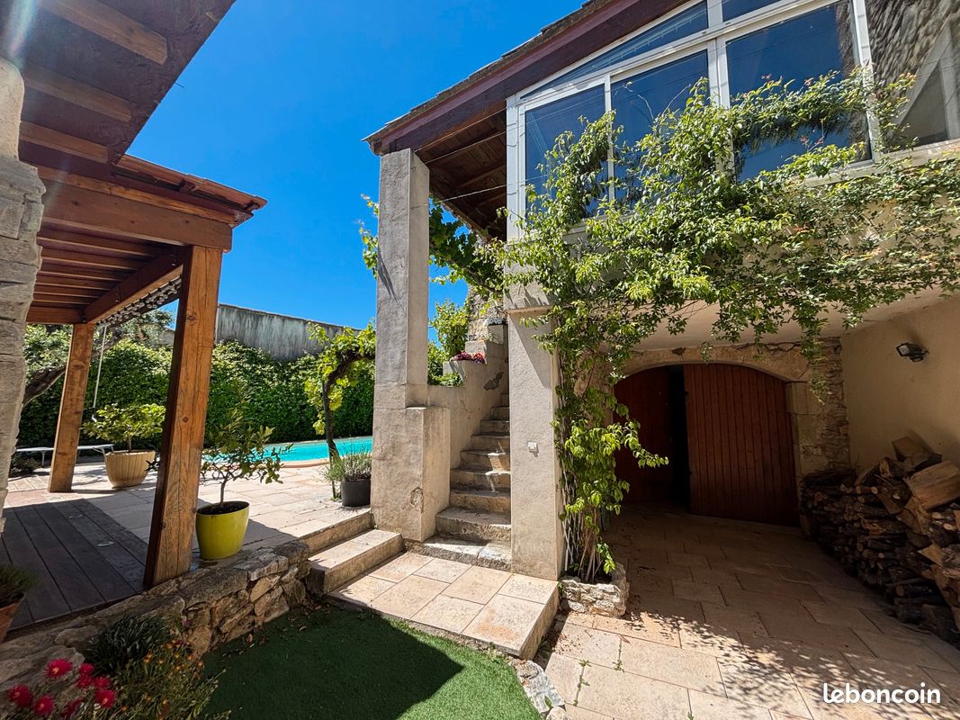 Maison 6 pièces 163 m² · à Saint-Geniès-de-Malgoirès · 163 m² · 350 000 €