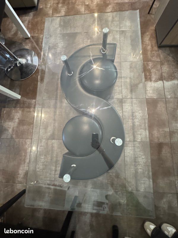Table basse avec poufs (image 6)