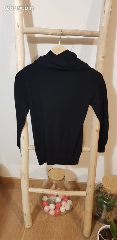 Pull noir à col (image 2)