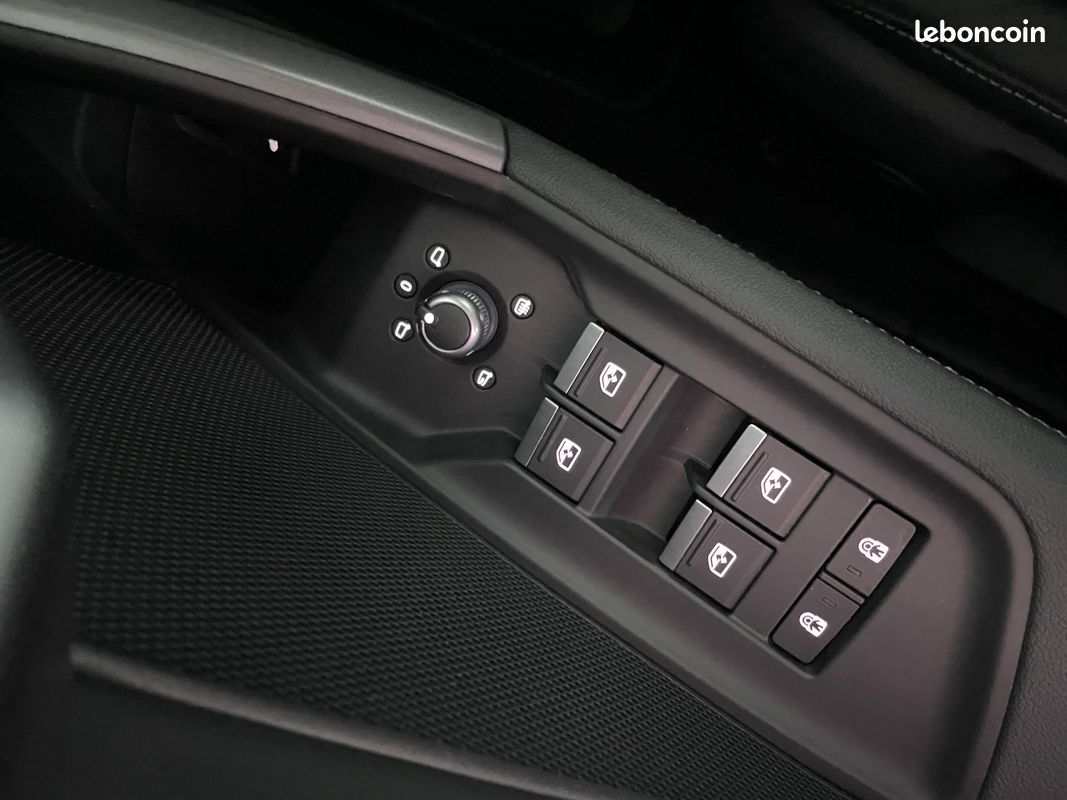 AUDI A3 Berline TFSI Mild Hybrid 150 S tronic 7 S line (image 11)