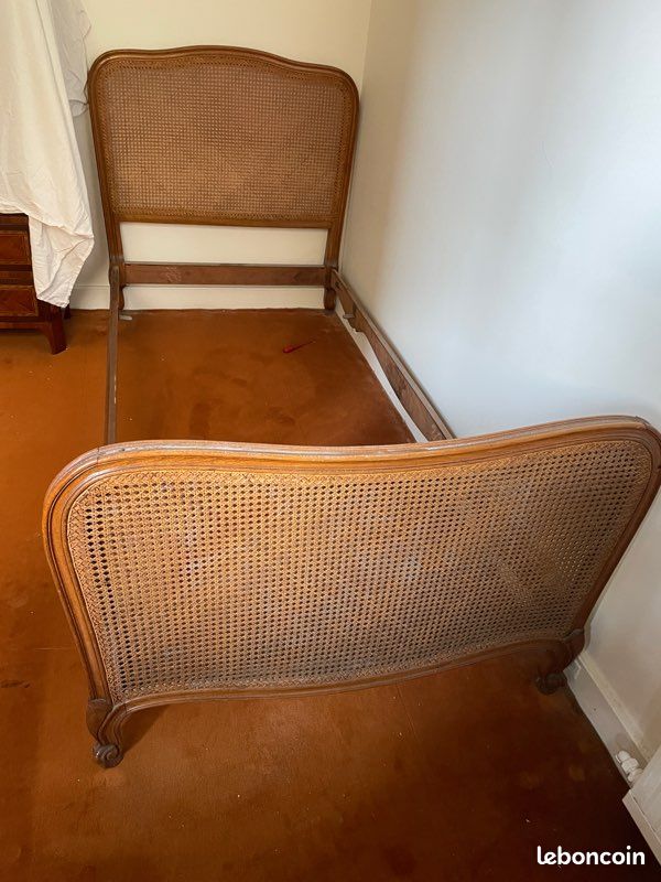Paire de deux lits simples cannés 1920-1930 (image 4)
