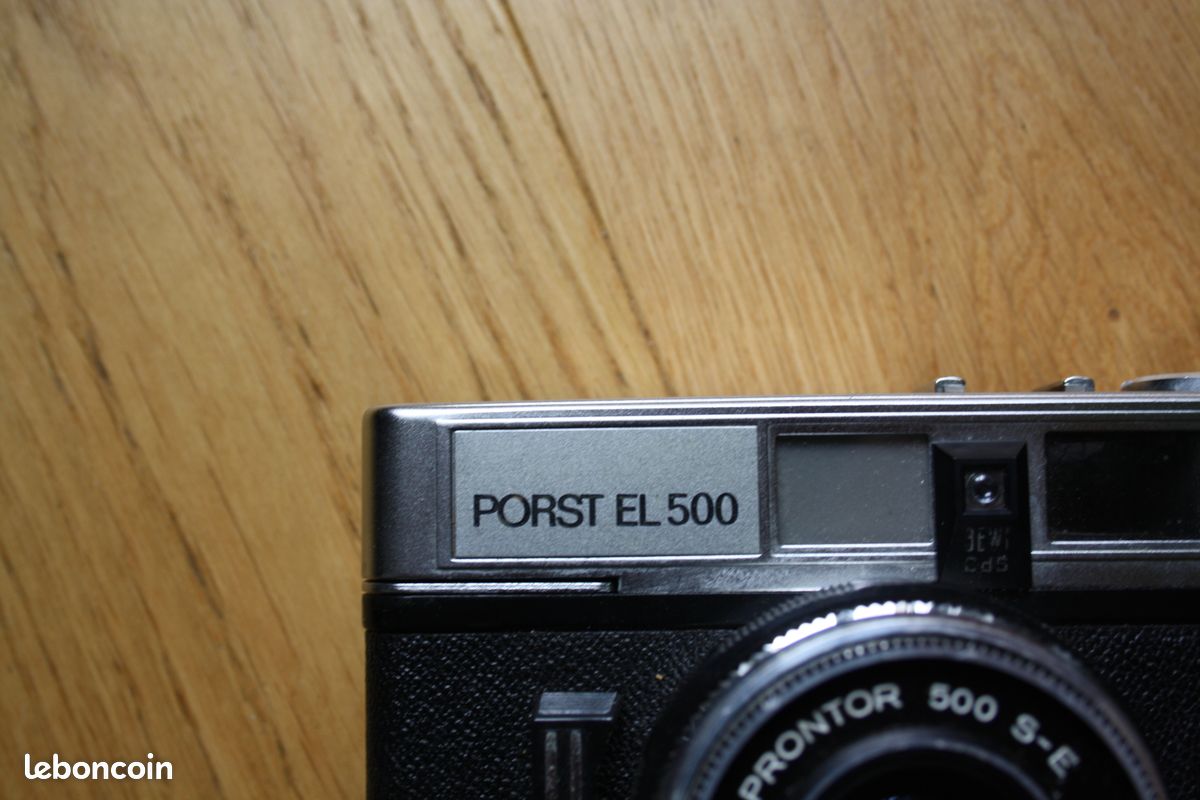 Appareil photo vintage FOTOR REFLEX et sa pochette en cuir, années 50 - France