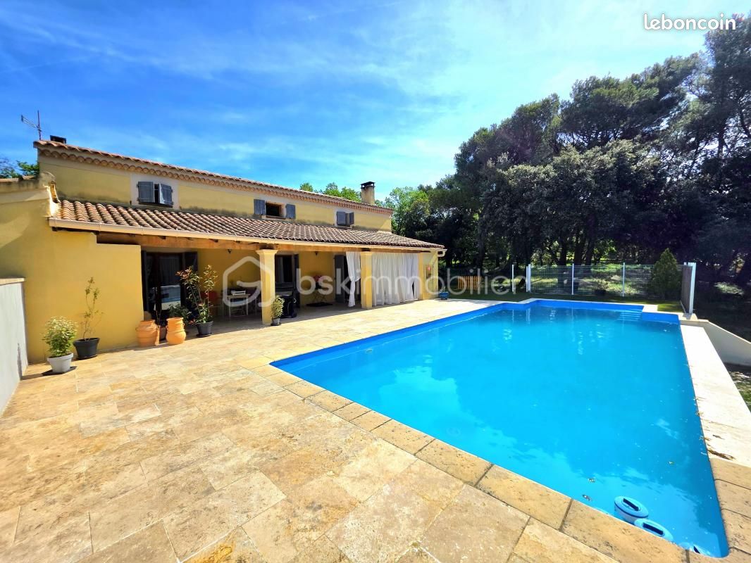 Maison 7 pièces 230 m² · à Uchaux · 230 m² · 579 000 €