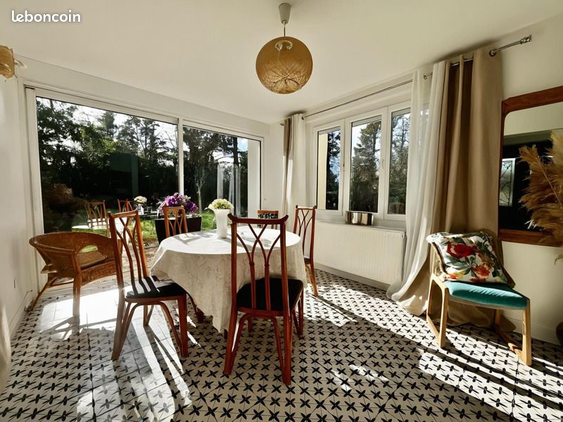 Maison 7 pièces 264 m² · à Commelle-Vernay · 264 m² · 575 000 €