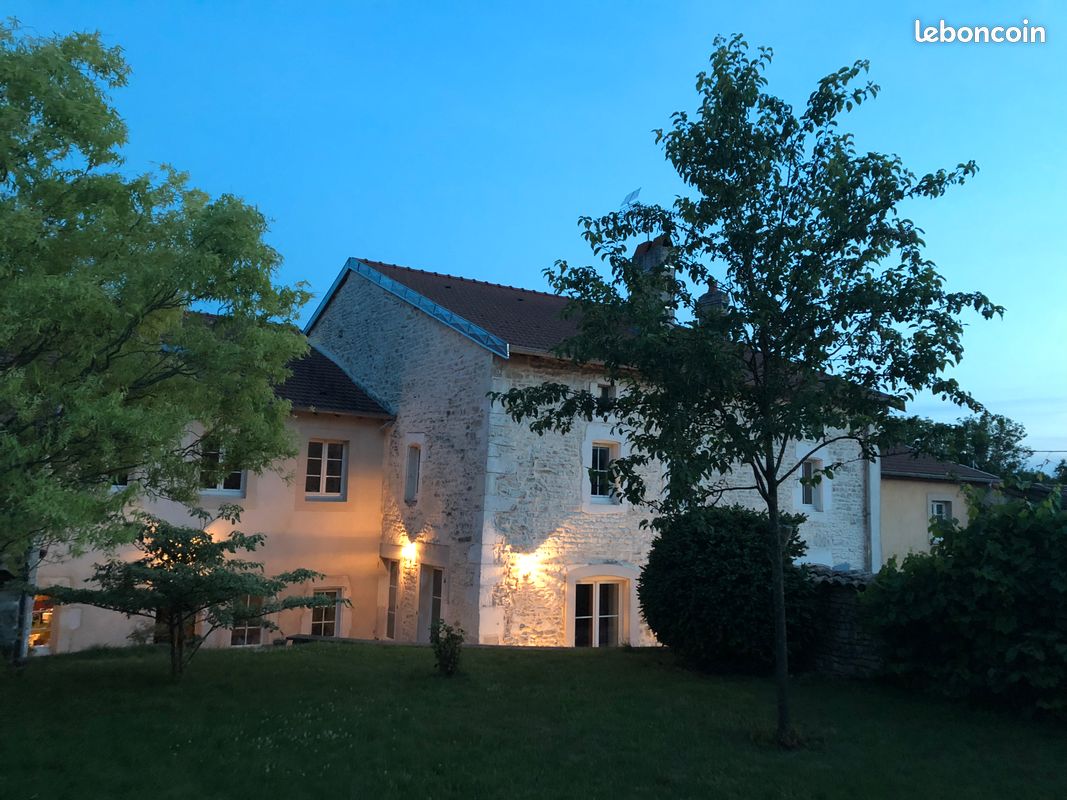 Maison 8 pièces 330 m² · à Sorcy-Saint-Martin · 330 m² · 350 000 €