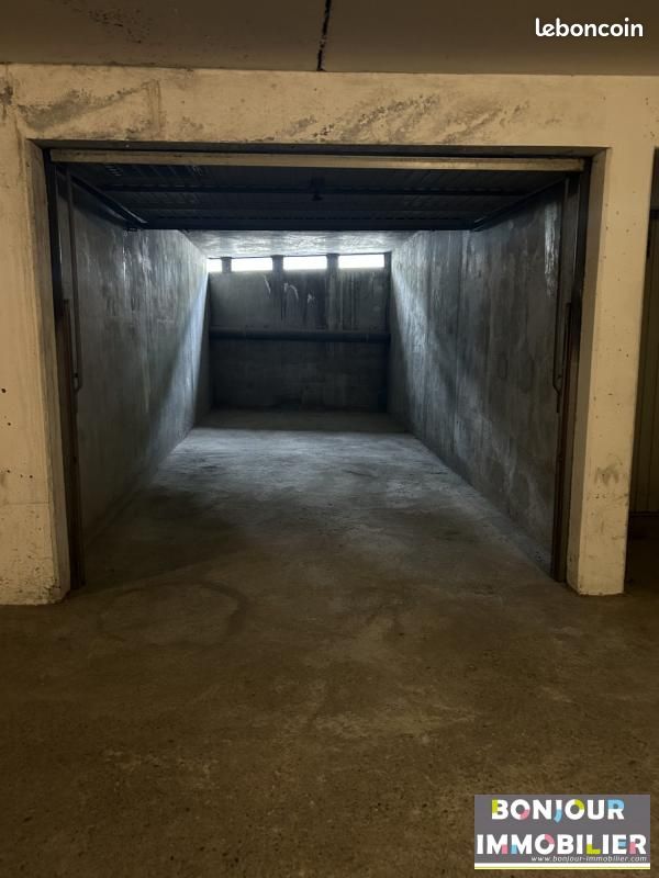 Parking 13 m² · à Grenoble · 13 m² · 75 €/mois