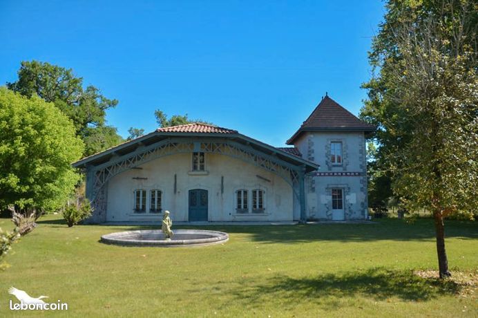 Maison 11 pièces 495 m²