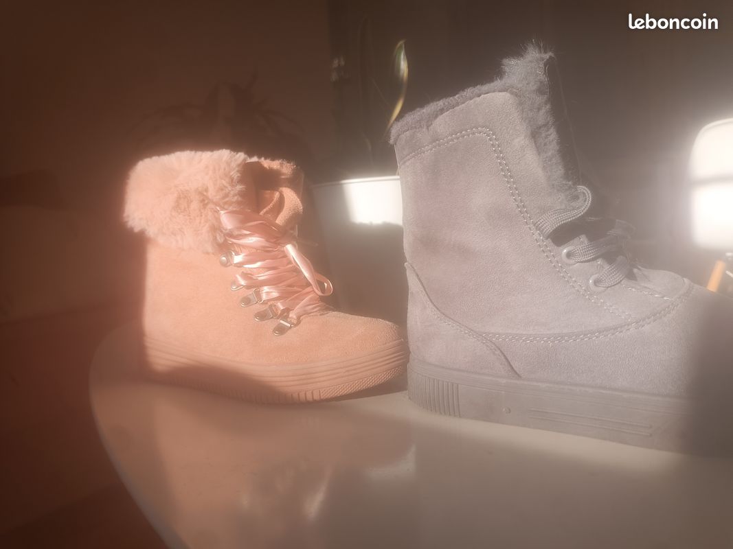 Vends 2 paires de boots fourrées grises et roses (image 2)