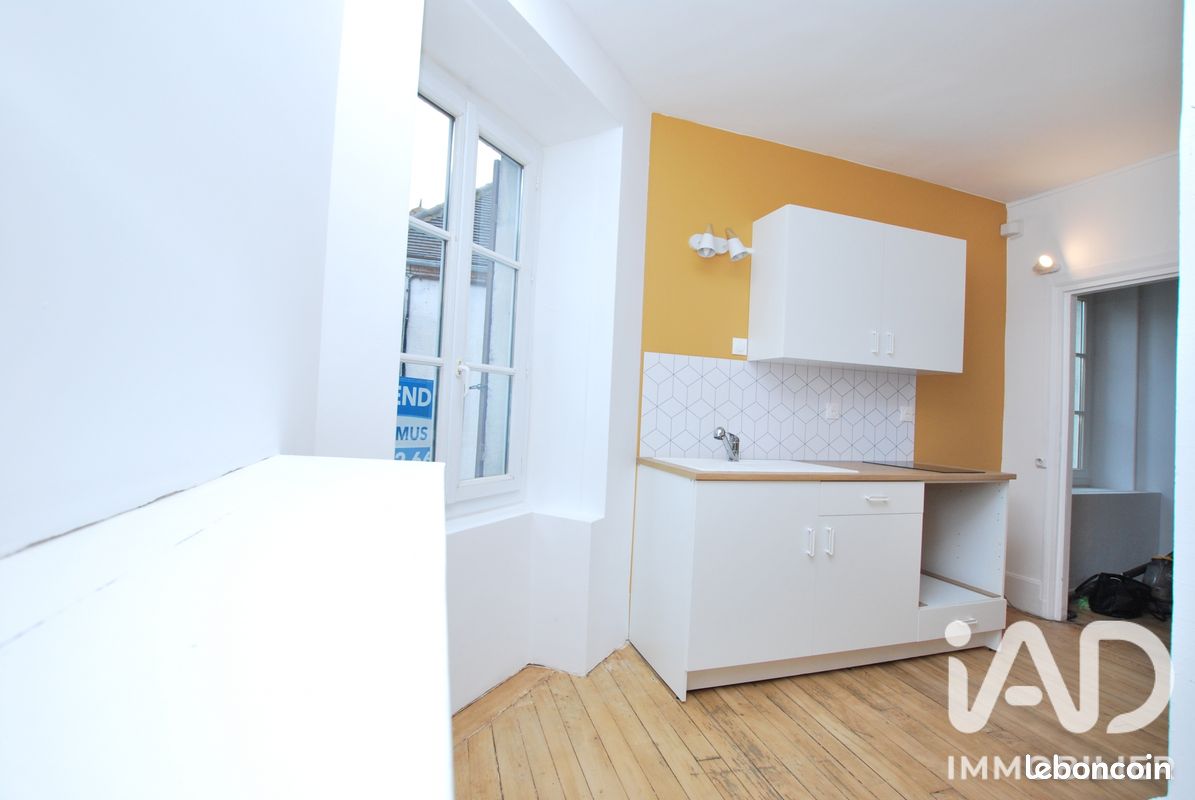 Immeuble 94 m² · à Bléneau · 94 m² · 79 500 €