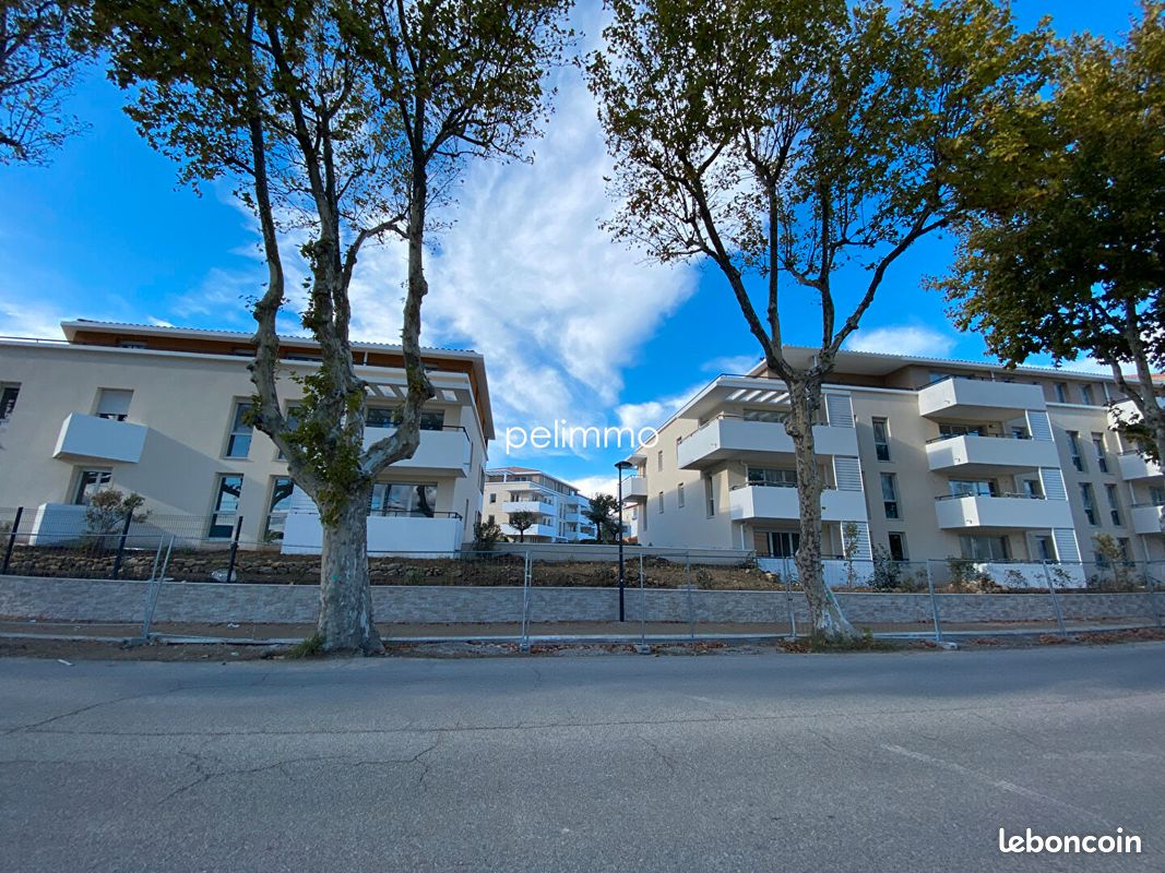 Parking/box PELISSANNE · à Pélissanne · 82 €/mois