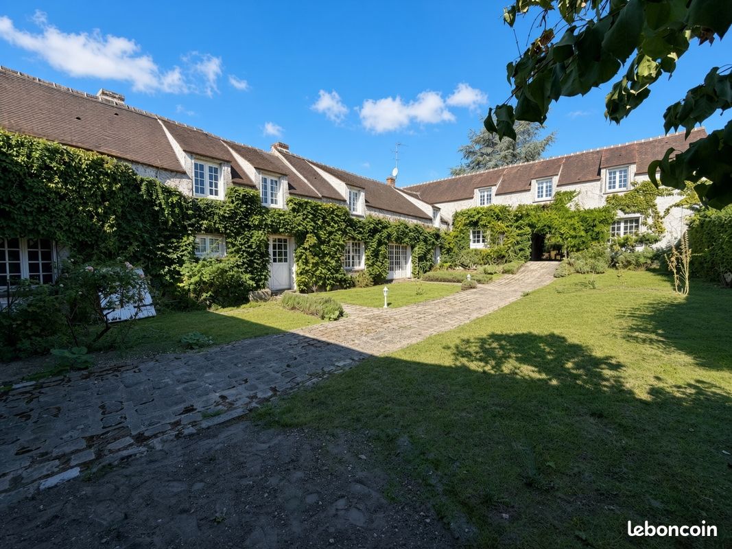 Maison 9 pièces 440 m² · à Saint-Germain-sur-École · 440 m² · 990 000 €