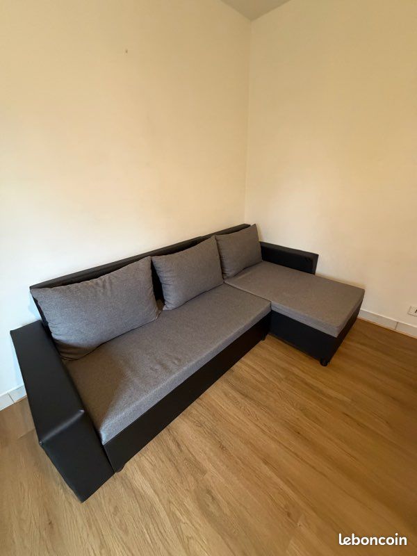 Un canapé d'angle est un choix astucieux pour votre salon