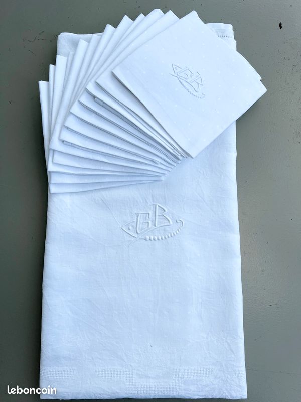 service, 12 serviettes + nappe , pas de monogramme, fil de lin, ancien
