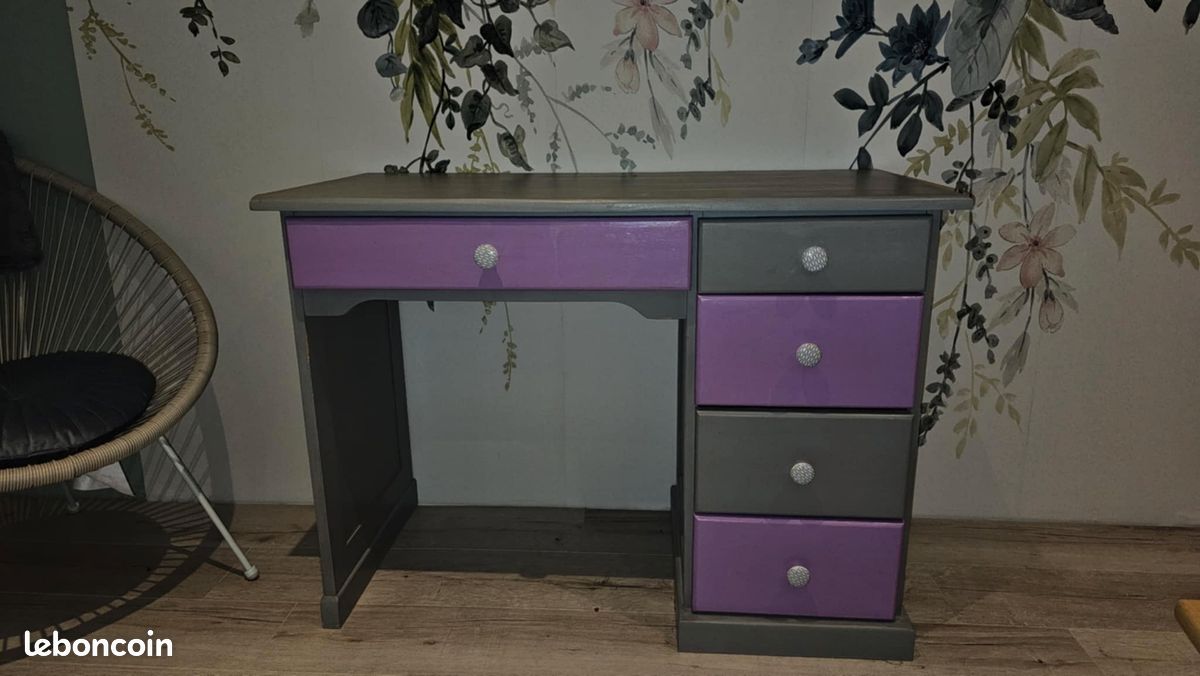 Bureau (image 1)