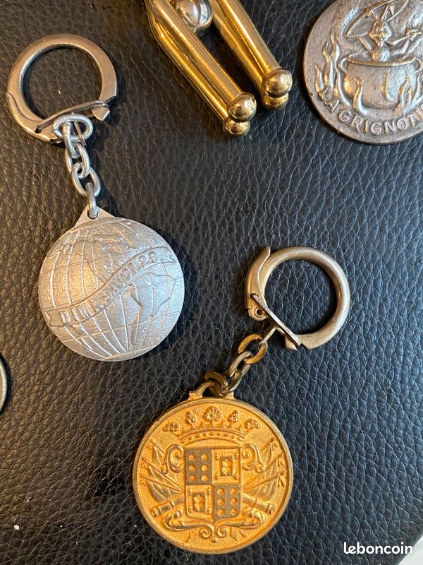 Lot de deux insignes de l'URSS des années 1970