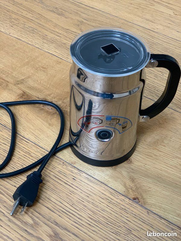 Emulsionneur/mousseur à lait Nespresso Aeroccino excellent état avec prise USA acheté aux États-Unis (image 2)