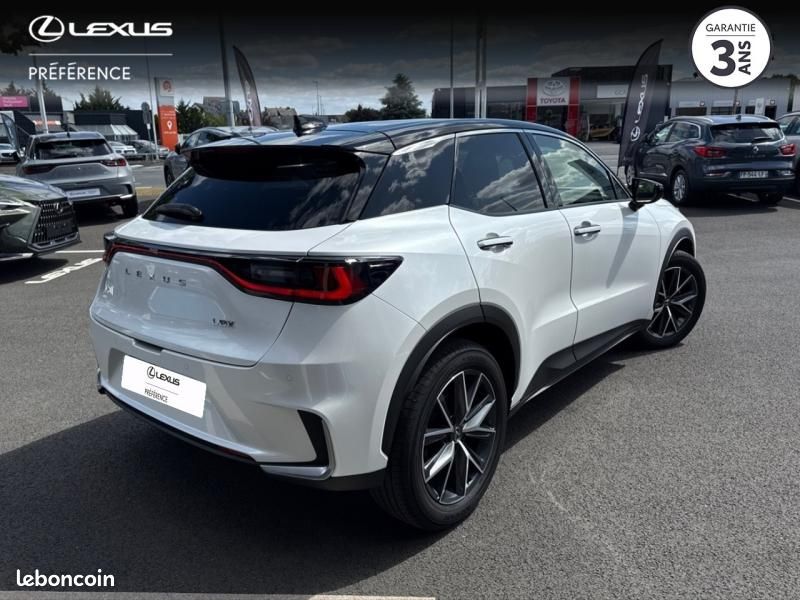 Lexus LBX 1.5 136ch Emotion 2WD (image 8)