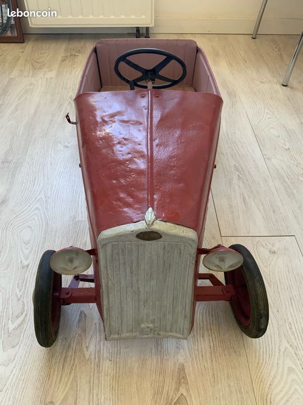 Modèle de voiture à pédales Euréka Delahaye