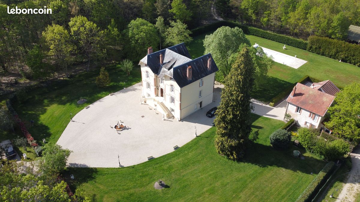 Maison 7 pièces 437 m² · à Sainte-Montaine · 437 m² · 799 000 €