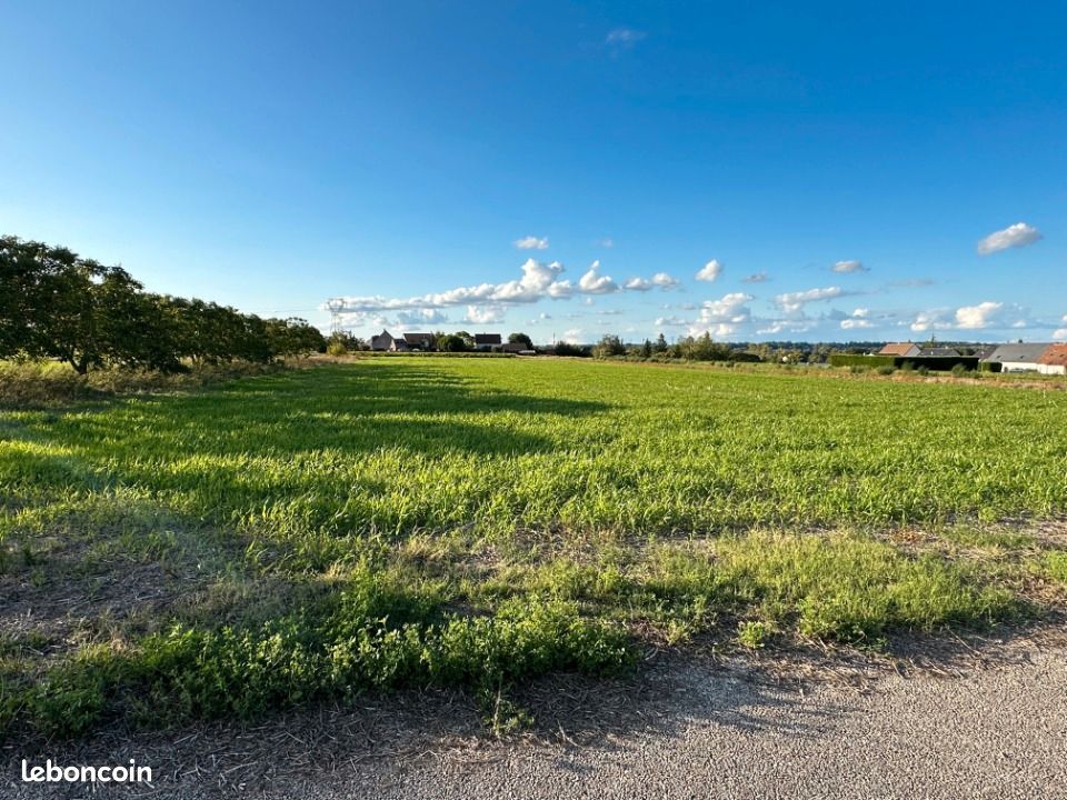 Terrain 800 m² · à Nouzilly · 75 000 €