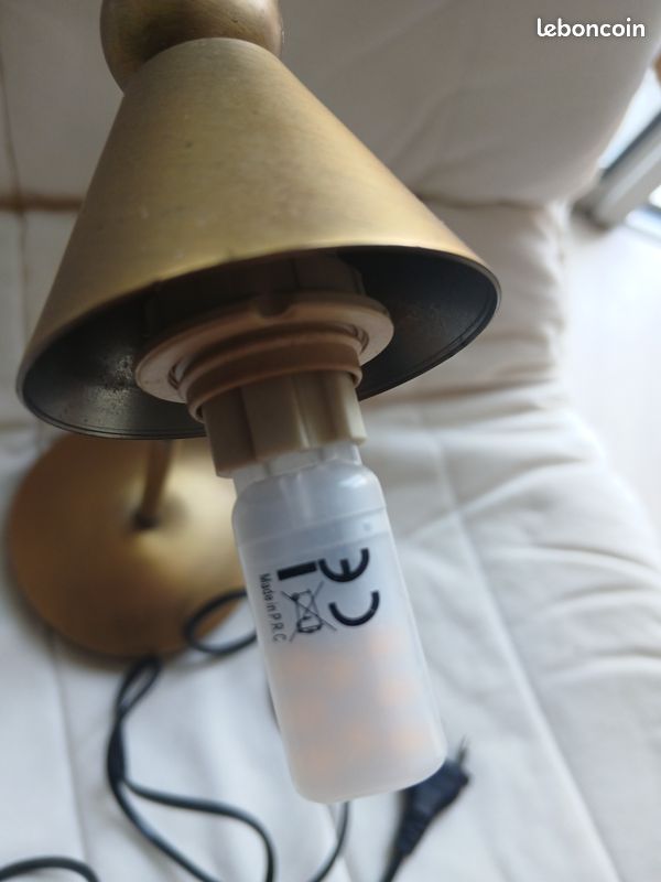 Lampe flexible dorée (image 4)