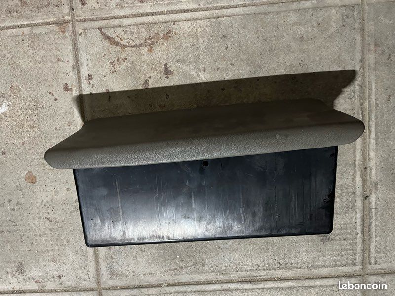 Boîte de rangement côté passager Renault Mégane CC (image 1)