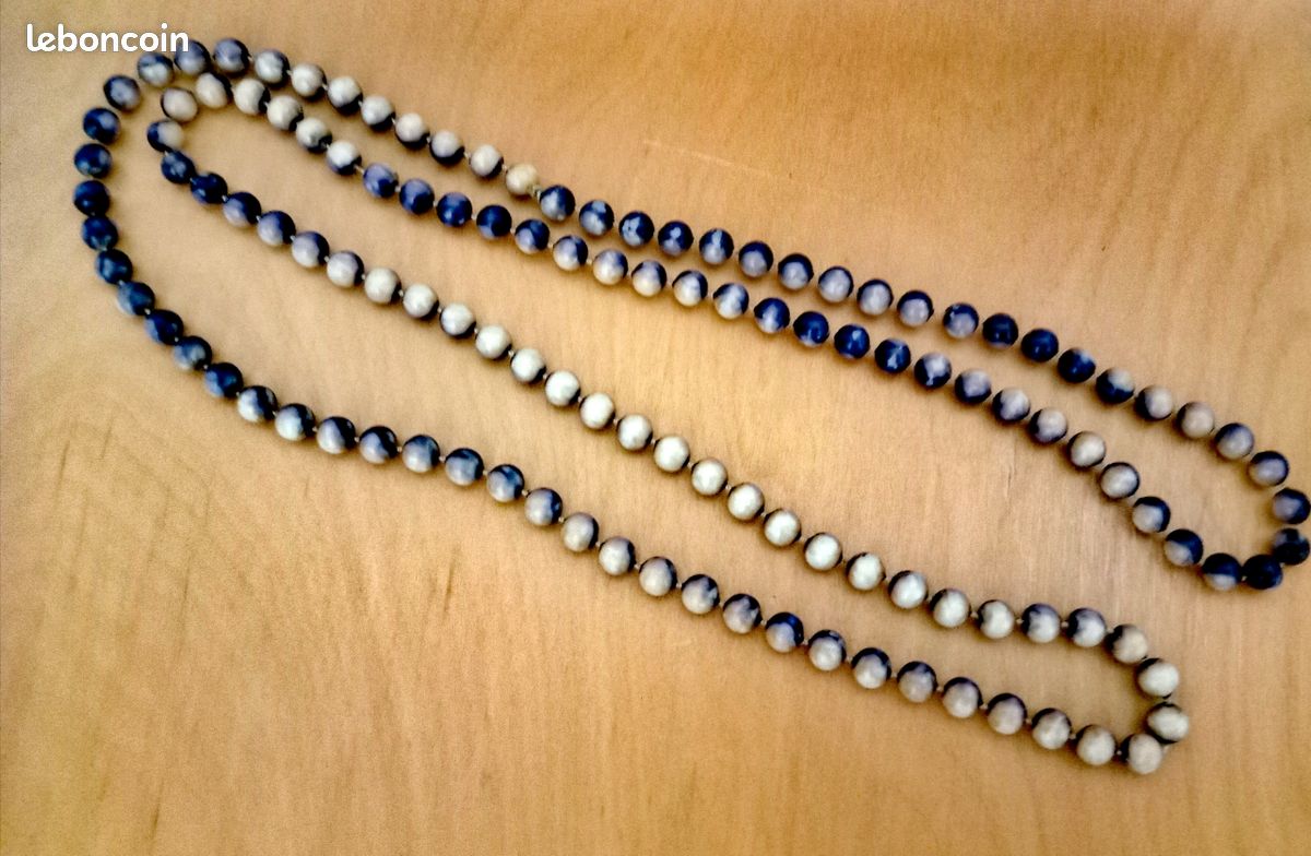 Un collier (image 1)