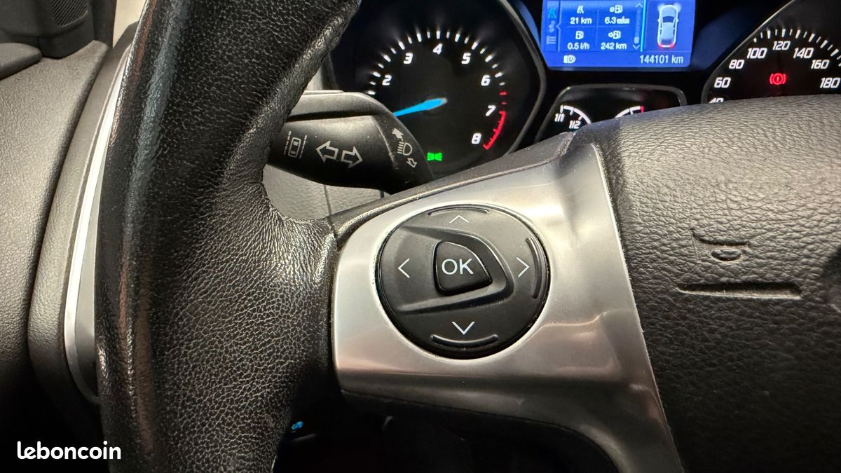 FORD FOCUS SW 1.0 ECOBOOST 125 CH TITANIUM-X START-STOP DISTRIBUTION REMPLACEe (image 22)
