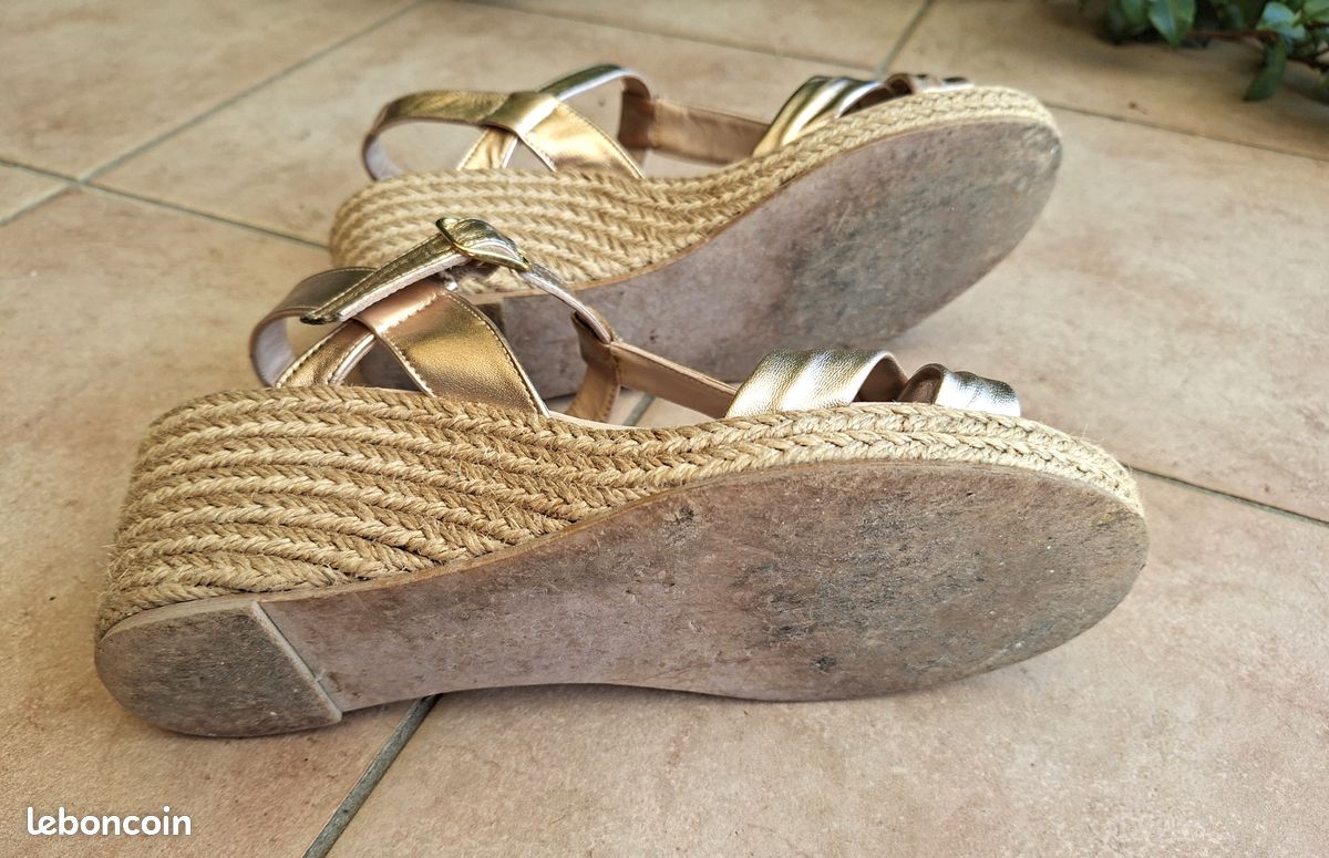 Sandales à talons compensés rose métallisé (image 7)