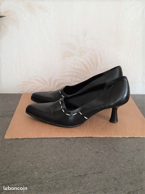 Chaussures Liseré Blanc NEUVES Pointure 36 (image 2)