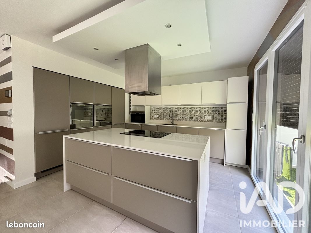 Maison 6 pièces 159 m² · à Péron · 159 m² · 750 000 €