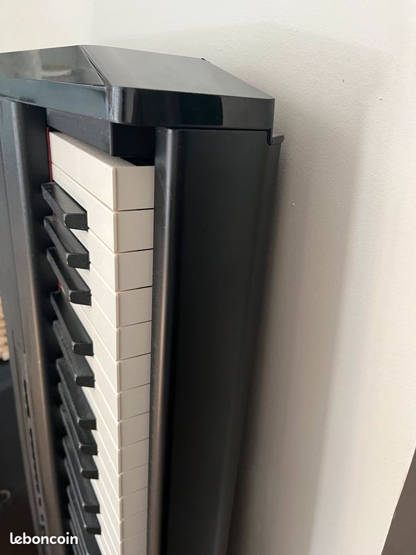 Piano Yamaha digital avec facture comme neuf presque pas utilisé (image 7)