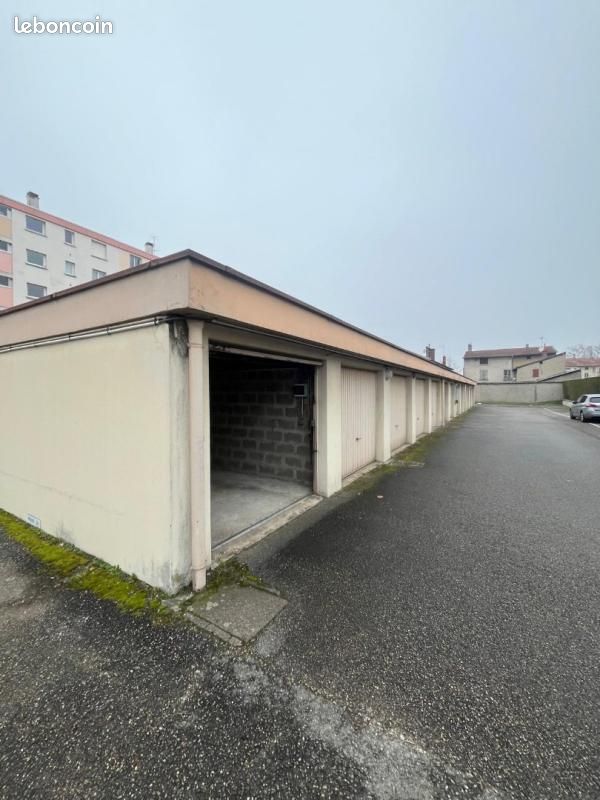 Parking 1 m² · à Caluire-Et-Cuire · 1 m² · 104 €