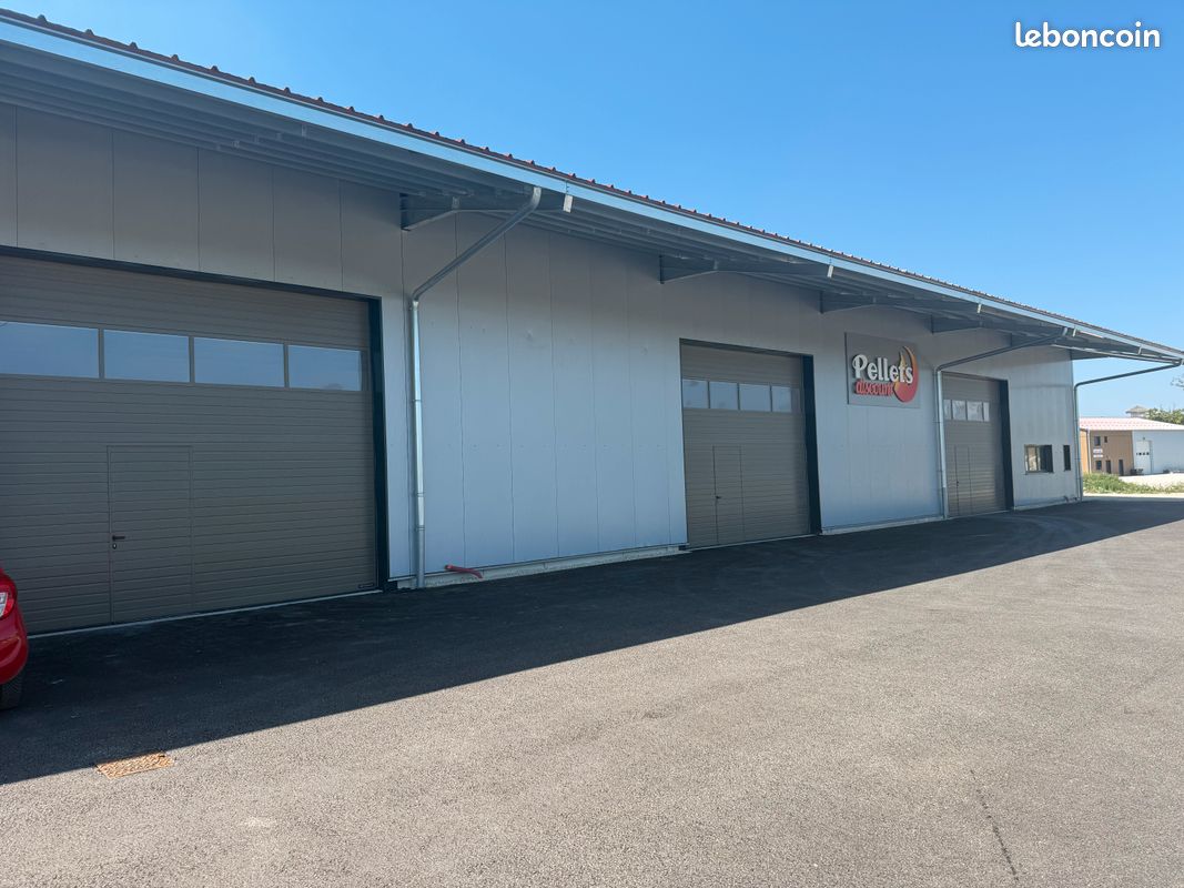 Local commercial 1 pièce 208 m² · à Valdahon · 208 m² · 1 144 €/mois