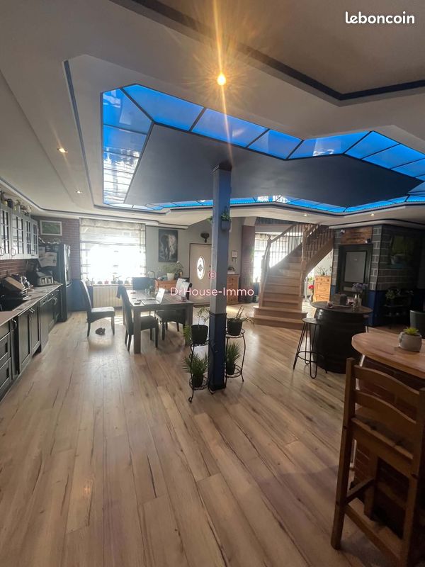 Maison 11 pièces 315 m² · à Démuin · 315 m² · 550 000 €