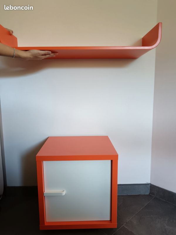 Table de chevet et étagère murale orange (image 1)