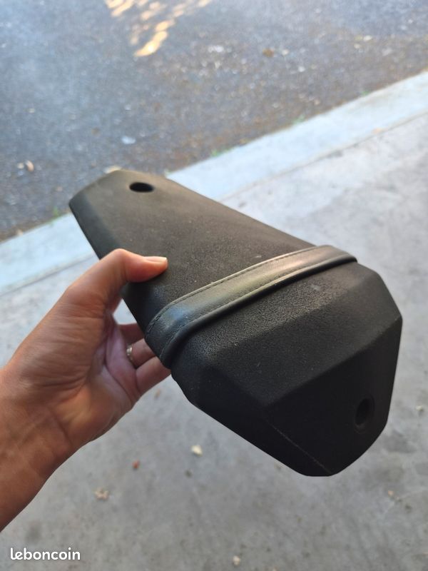 Selle passager Yamaha 125 YZF R (image 1)