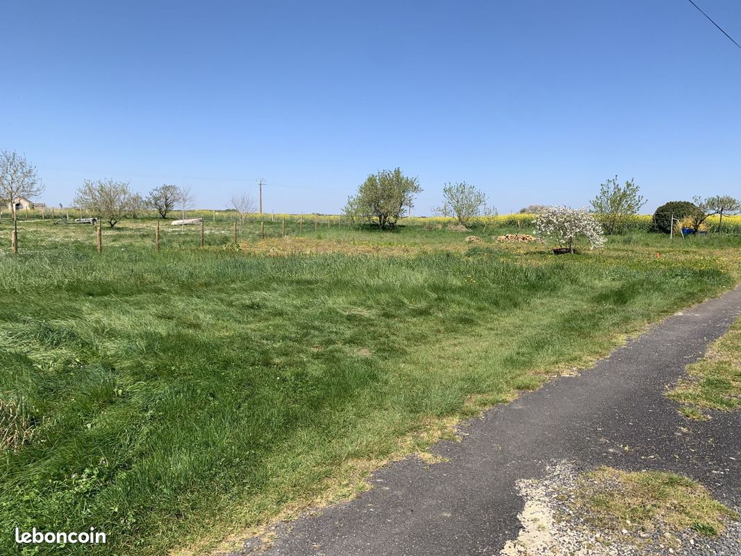 Terrain à bâtir de 300 m2 au prix de 45000 à NIEULLE-SUR-SEUDRE (17) · 45 000 €