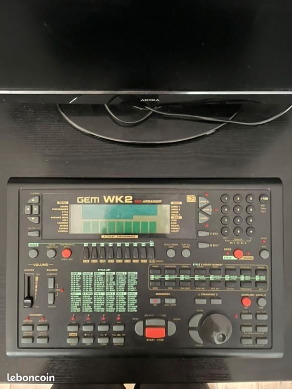 GEM WK2 (Italie 1990) – Arrangeur / synthétiseur expanseur Midi, module rythmique polyphonique et séquenceur (image 1)
