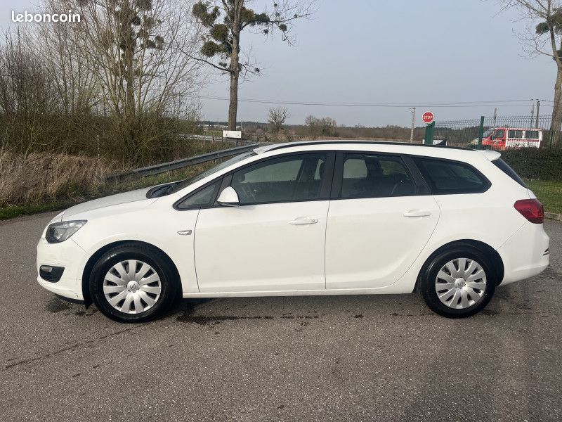 Opel ASTRA SPORTS TOURER 1.7 CDTI 110CH (image 8)