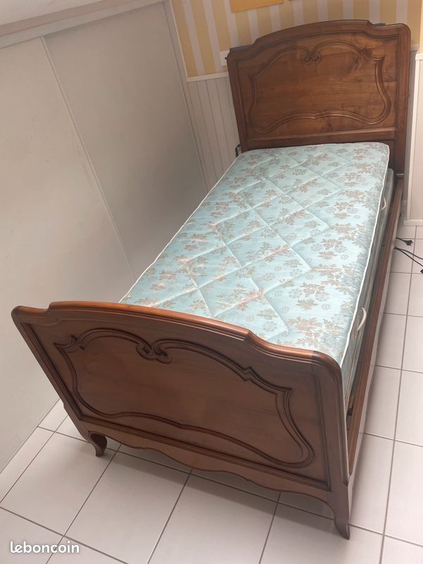 Lit ancien 90 cm (démontable) en bois massif avec matelas et sommier - Excellent état (image 2)